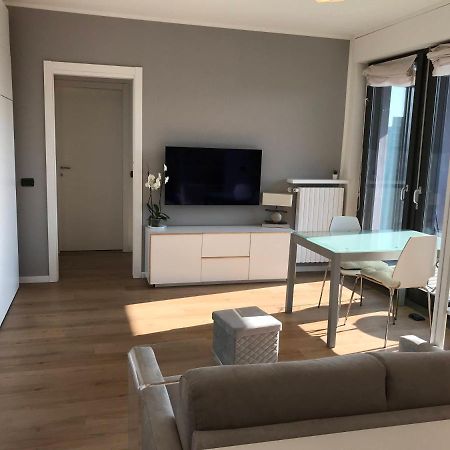 شقة Fiera Milanocity View With Terrace Next To Shopping Mall المظهر الخارجي الصورة