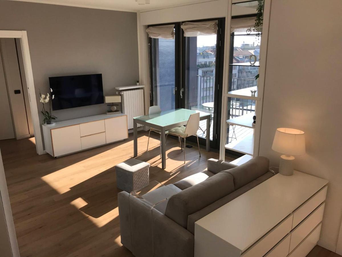شقة Fiera Milanocity View With Terrace Next To Shopping Mall المظهر الخارجي الصورة