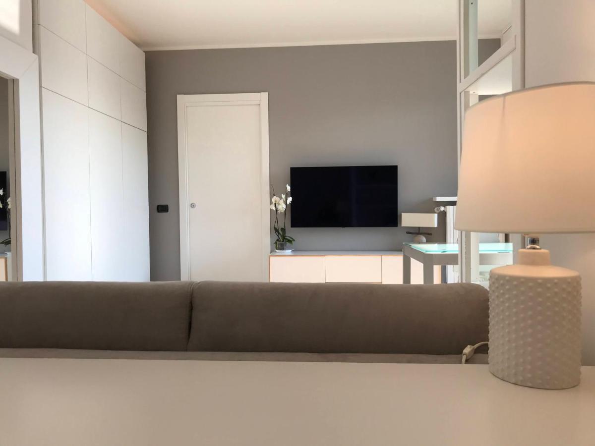 شقة Fiera Milanocity View With Terrace Next To Shopping Mall المظهر الخارجي الصورة